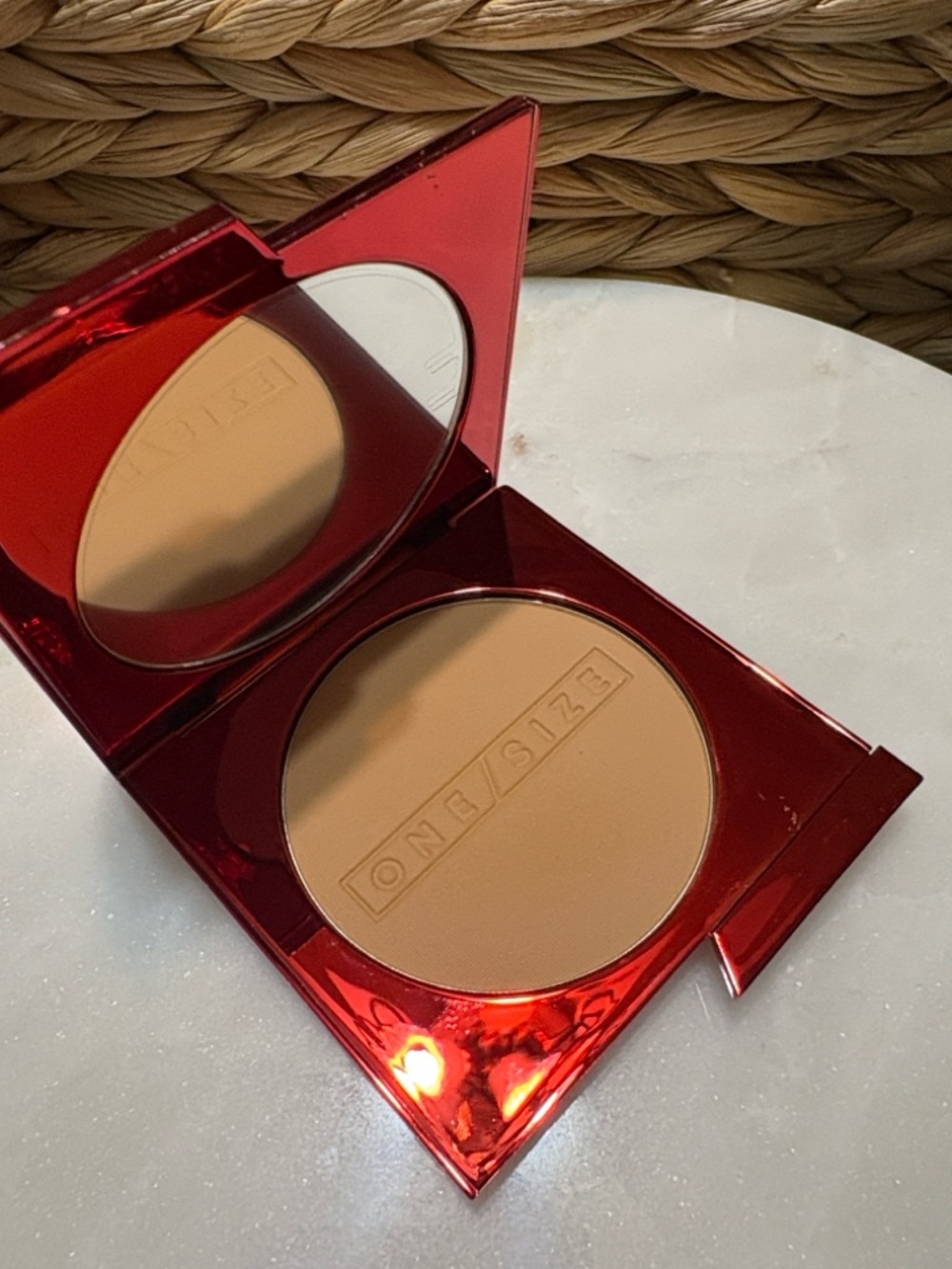 ONE/SIZE Bronzer & Contour Compact in Beige